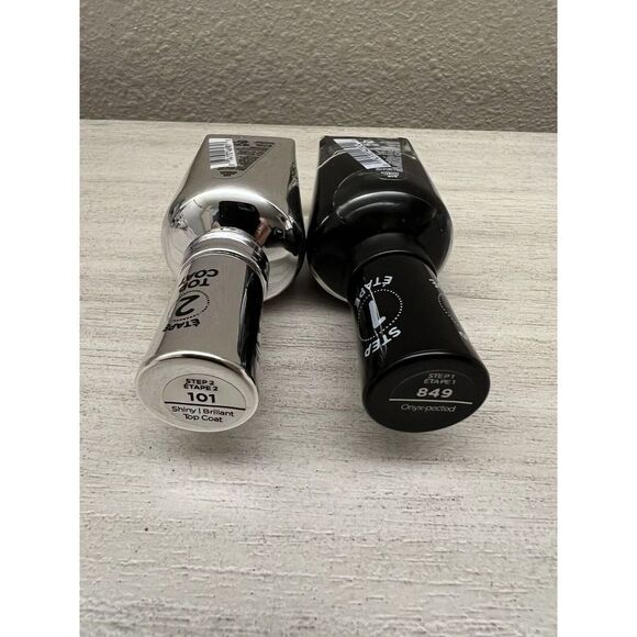 Sally Hansen Miracle Gel Black Nail Color & Shiny Top Coat Step 2 -Two Piece Set - Picture 3 of 3